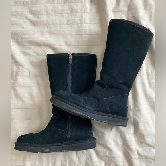 Black Zip up UGGs - Picture 2 of 9